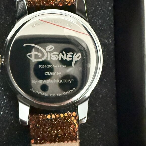 NWT - Disney Winnie The Pooh Adult Casual Sport Analog Quartz Watch - Picture 4 of 16